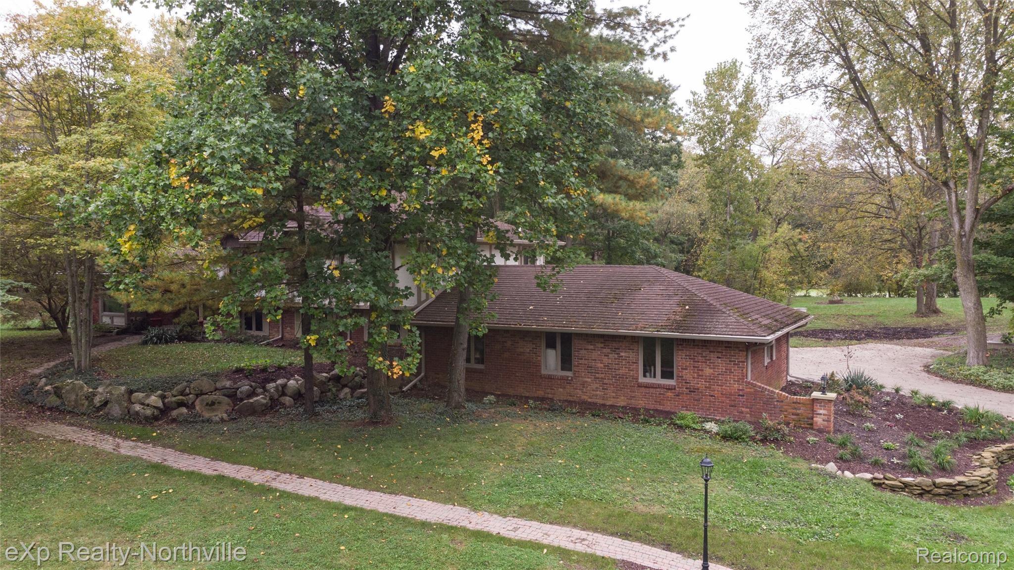 22265 Currie Road Northville, MI 48167 - Photo 75 of 86 074_78.jpg