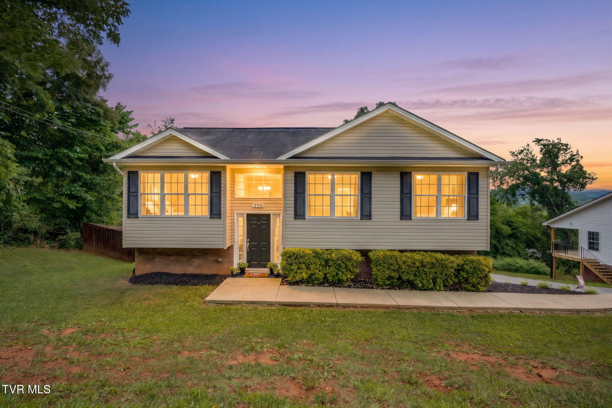 220 Old Siam Road Elizabethton, TN 37643 - Photo 1 of 41 001a