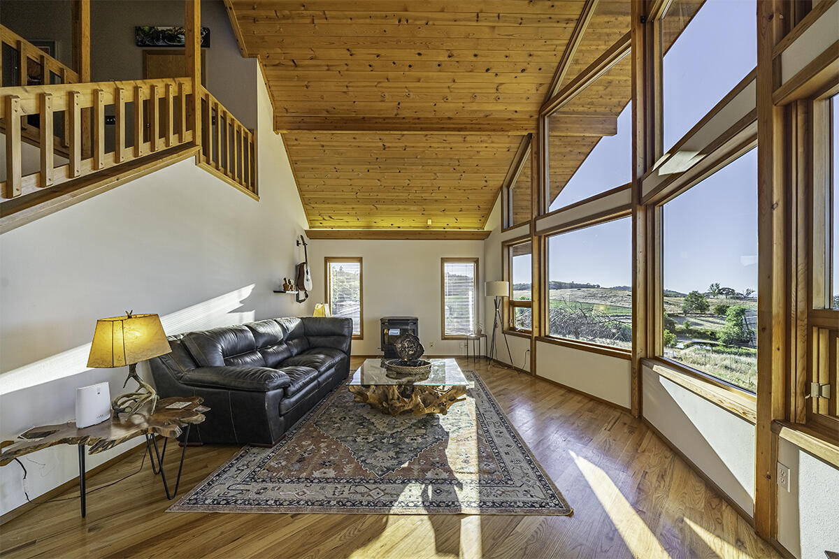 3960 Independence School Road Medford, OR 97501 - Photo 7 of 47 DSC07318-HDR-Edit