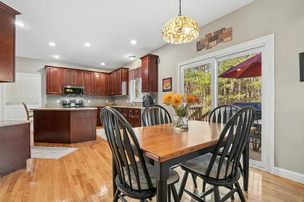 $825,000 | 320 Lincoln Circle, Northbridge, MA 01534