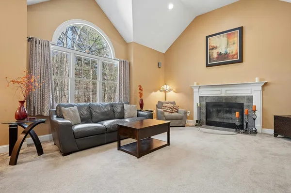 $825,000 | 320 Lincoln Circle, Northbridge, MA 01534