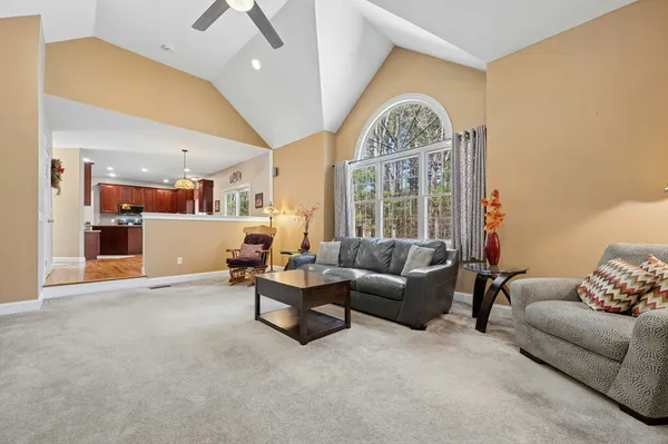 $825,000 | 320 Lincoln Circle, Northbridge, MA 01534