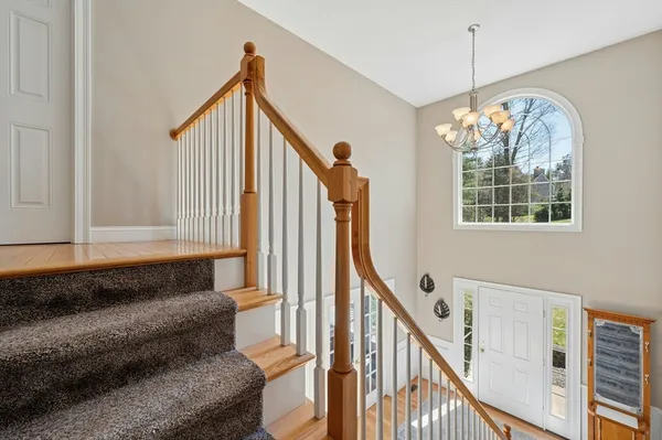 $825,000 | 320 Lincoln Circle, Northbridge, MA 01534