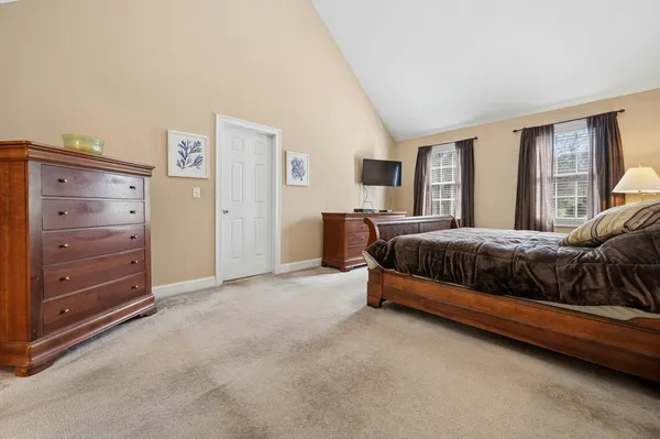 $825,000 | 320 Lincoln Circle, Northbridge, MA 01534
