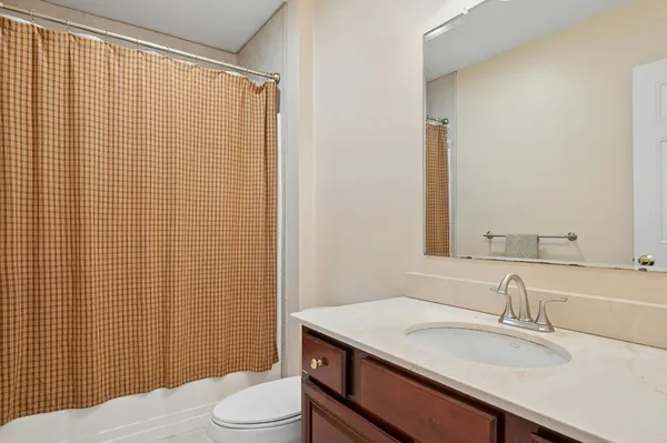 $825,000 | 320 Lincoln Circle, Northbridge, MA 01534
