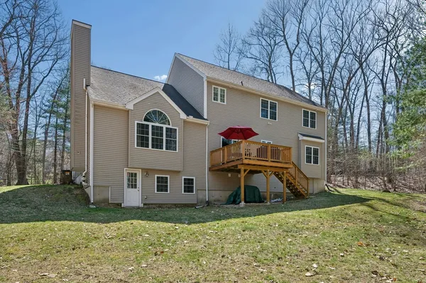 $825,000 | 320 Lincoln Circle, Northbridge, MA 01534