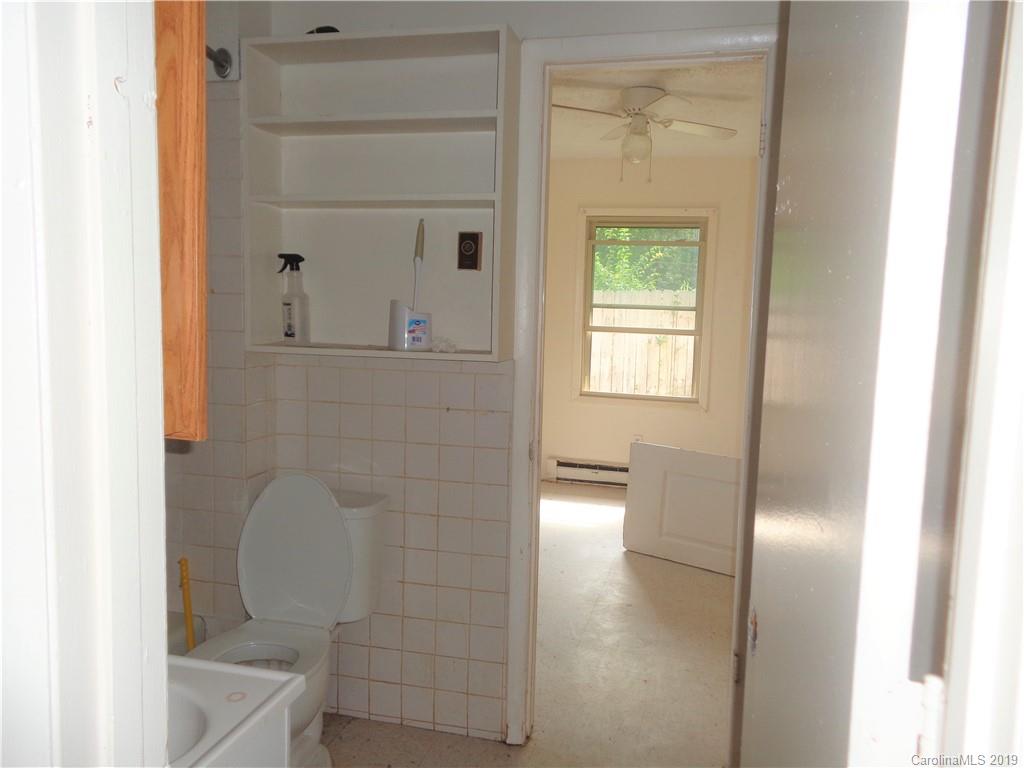 300 & 302 Miller Road Marshall, NC 28753 - Photo 15 of 16 Gallery Image 15