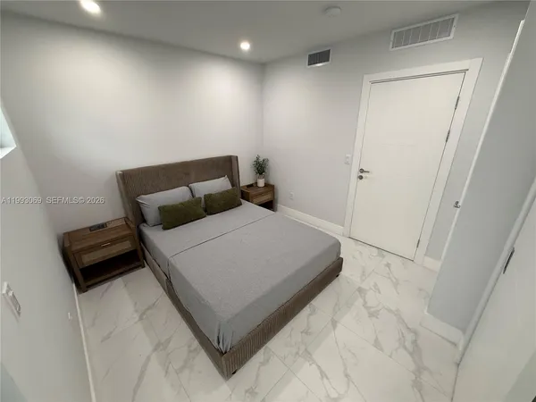 $2,700 | 944 Jefferson Avenue, Unit 13, Miami Beach, FL 33139