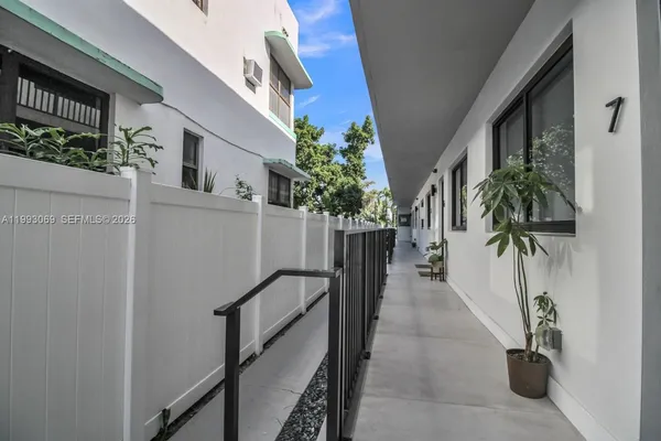 $2,700 | 944 Jefferson Avenue, Unit 13, Miami Beach, FL 33139