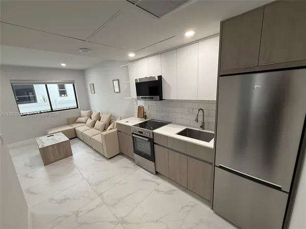 $2,700 | 944 Jefferson Avenue, Unit 13, Miami Beach, FL 33139