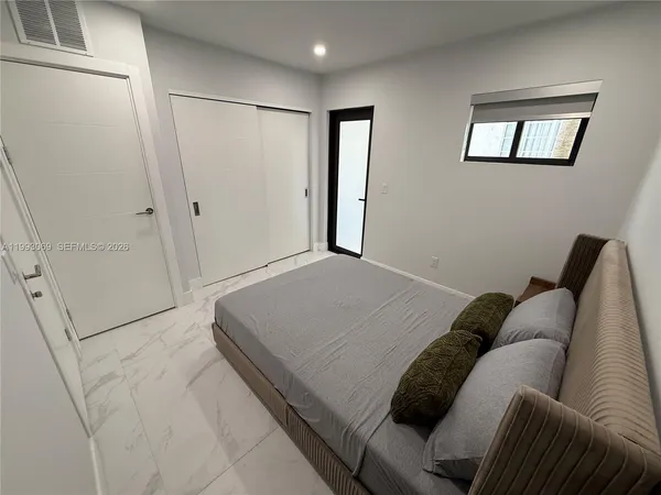 $2,700 | 944 Jefferson Avenue, Unit 13, Miami Beach, FL 33139
