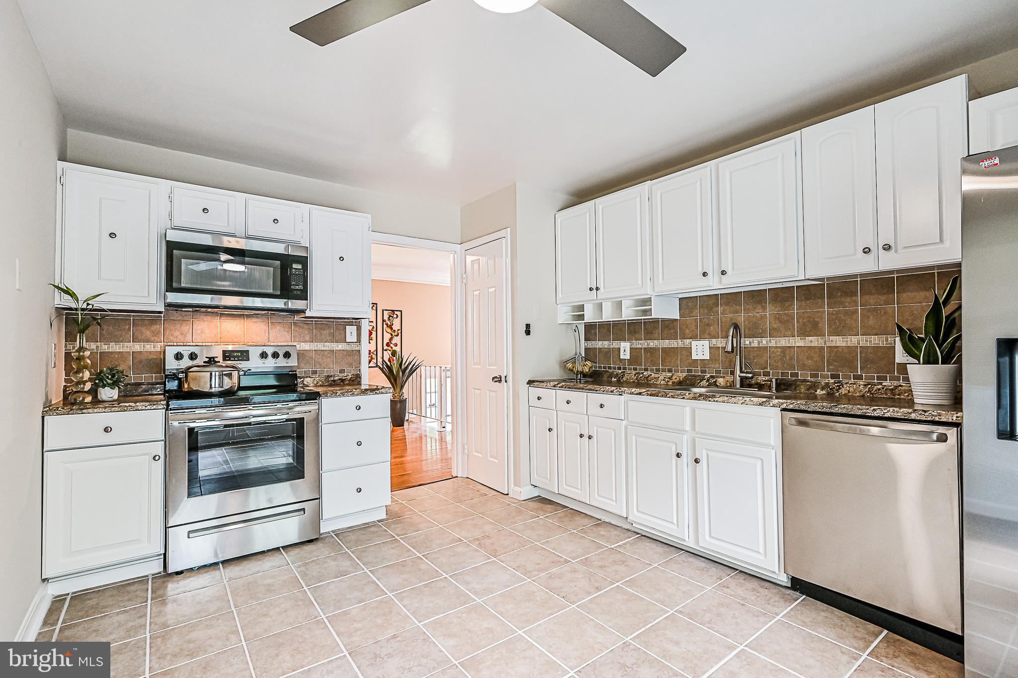 13522 Delaney Road Woodbridge, VA 22193 - Photo 7 of 29 Gallery Image 7