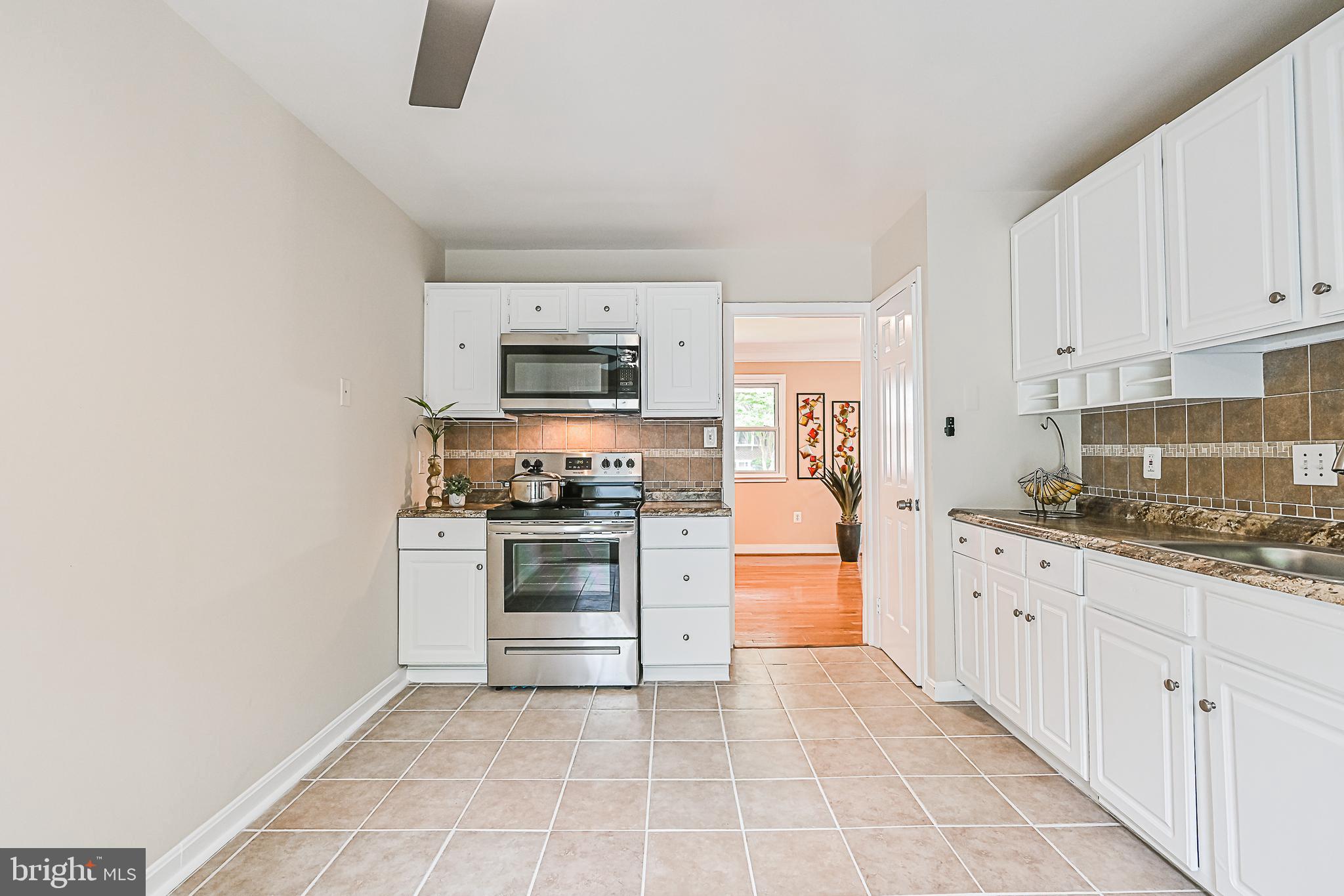 13522 Delaney Road Woodbridge, VA 22193 - Photo 8 of 29 Gallery Image 8