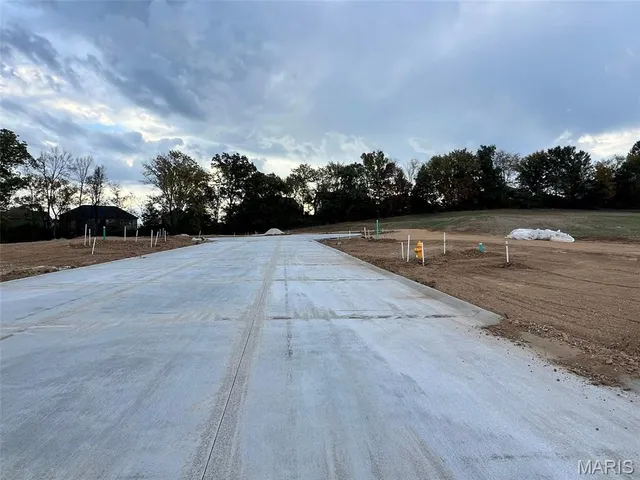 $345,000 | 2317 Hank's Close, Unit 186 STB, Chesterfield, MO 63017