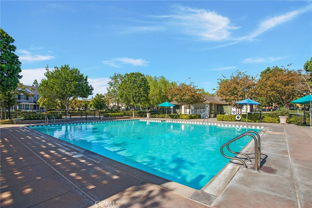 4 Toribeth Street, Unit 8 Ladera Ranch, CA 92694 - Photo 20 of 26 Local plunge pool