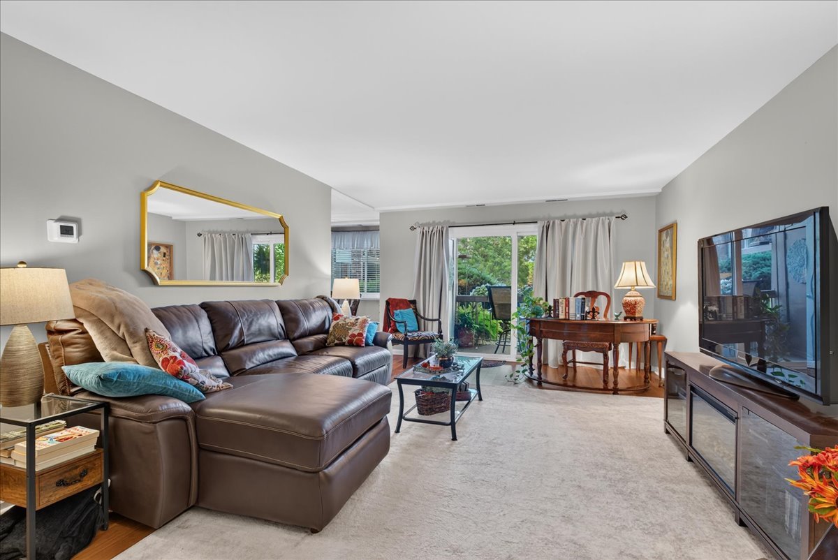 460 Raintree Court, Unit 1H Glen Ellyn, IL 60137 - Photo 2 of 30 Gallery Image 2