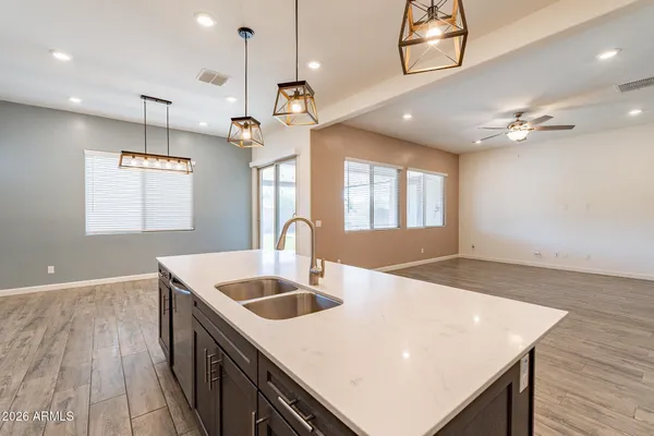 $2,300 | 2811 West Pollack Street, Phoenix, AZ 85041