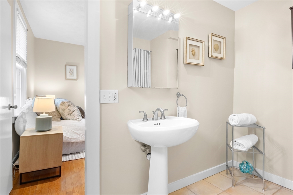 2 Highland Terrace Marblehead, MA 01945 - Photo 11 of 39