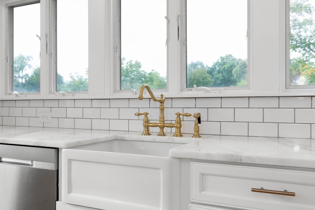 2 Highland Terrace Marblehead, MA 01945 - Photo 21 of 39