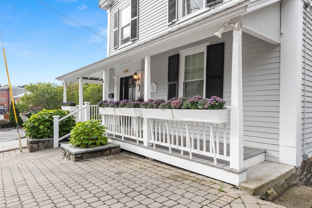 2 Highland Terrace Marblehead, MA 01945 - Photo 5 of 39