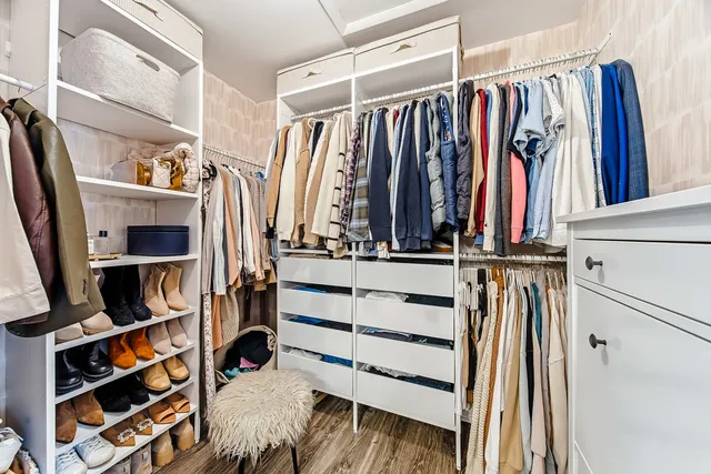 $425,000 | 752 North Brookdale Drive, Schaumburg, IL 60169