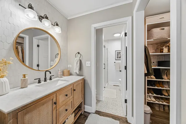 $425,000 | 752 North Brookdale Drive, Schaumburg, IL 60169