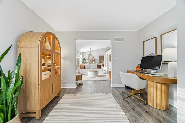 $425,000 | 752 North Brookdale Drive, Schaumburg, IL 60169