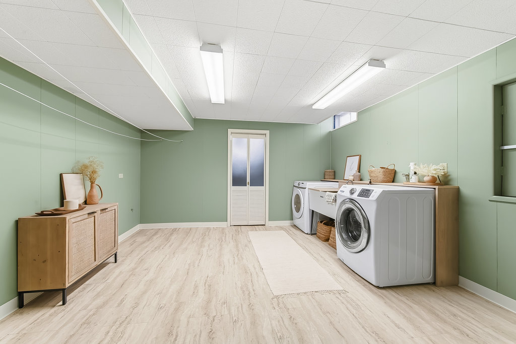 752 North Brookdale Drive Schaumburg, IL 60169 - Photo 20 of 23 a utility room with washer and dryer