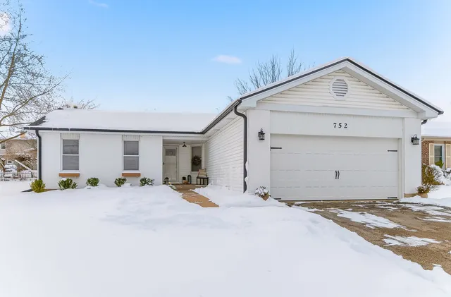 $425,000 | 752 North Brookdale Drive, Schaumburg, IL 60169