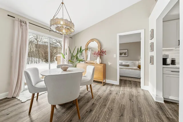 $425,000 | 752 North Brookdale Drive, Schaumburg, IL 60169