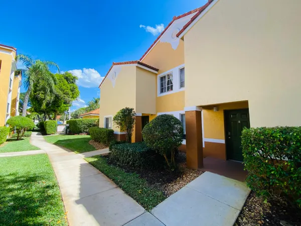 $2,500 | 107 Yacht Club Way, Unit 102, Hypoluxo, FL 33462