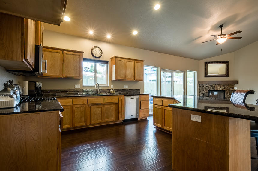 4754 Hillcrest Road Medford, OR 97504 - Photo 13 of 35 4754 Hillcrest-14