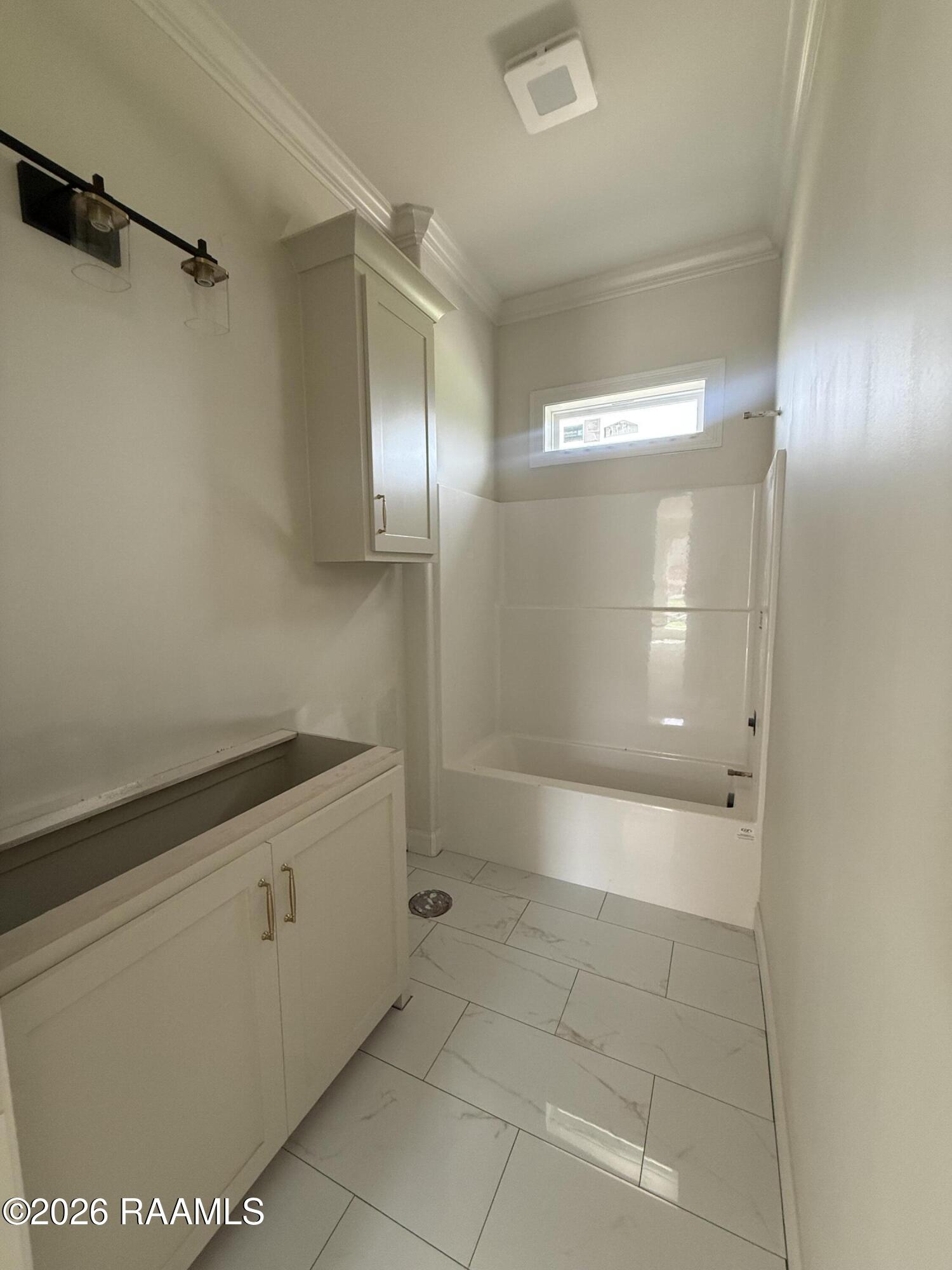 401 Croft Row Lafayette, LA 70503 - Photo 13 of 15 Spare Bathroom