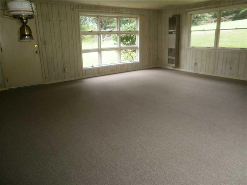 9685 Highland Road Pittsburgh, PA 15237 - Photo 7 of 13 Family Room.