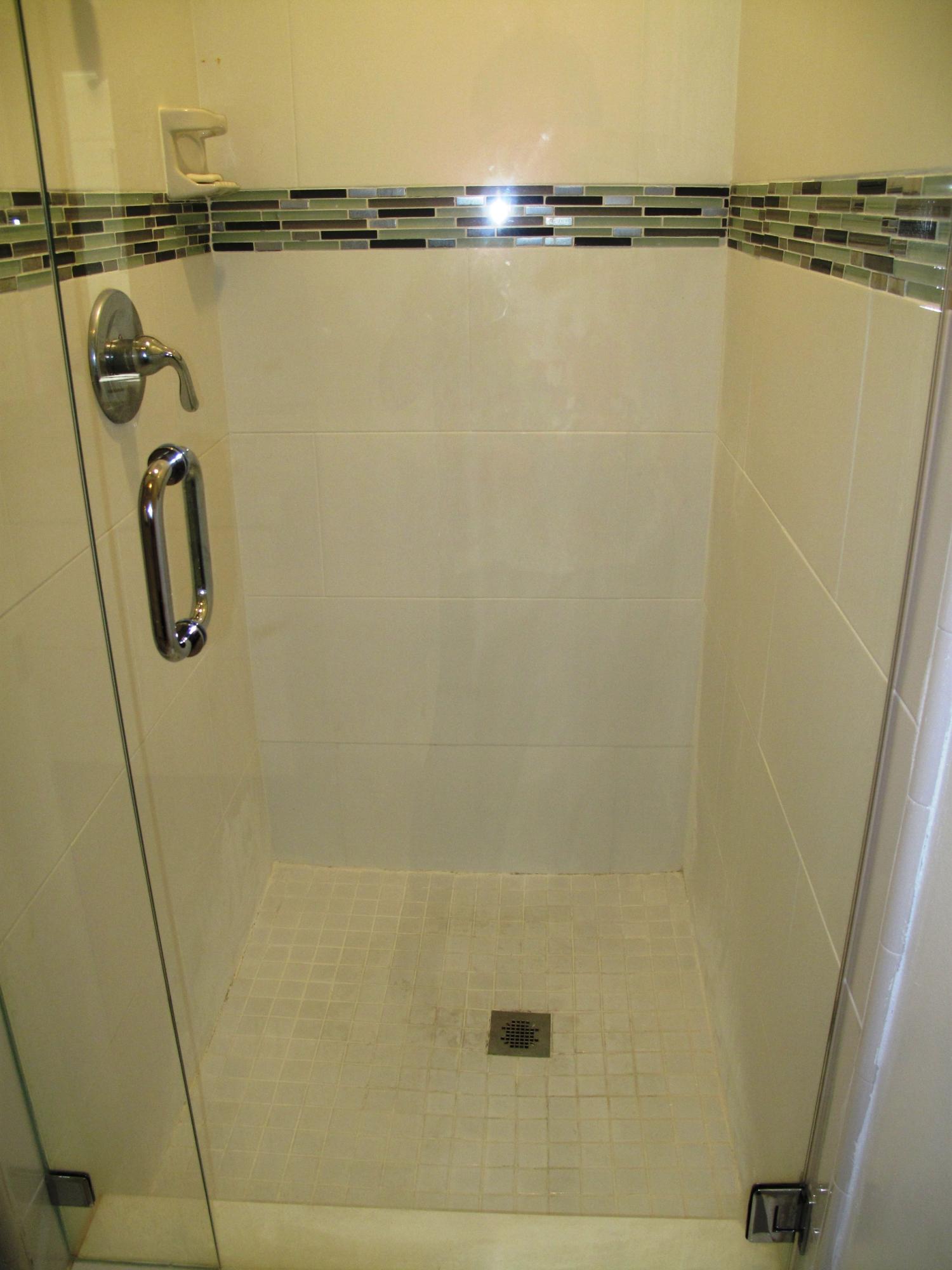 14215 Nesting Way, Unit C Delray Beach, FL 33484 - Photo 30 of 50 Guest bahtroom with shower stall (1)