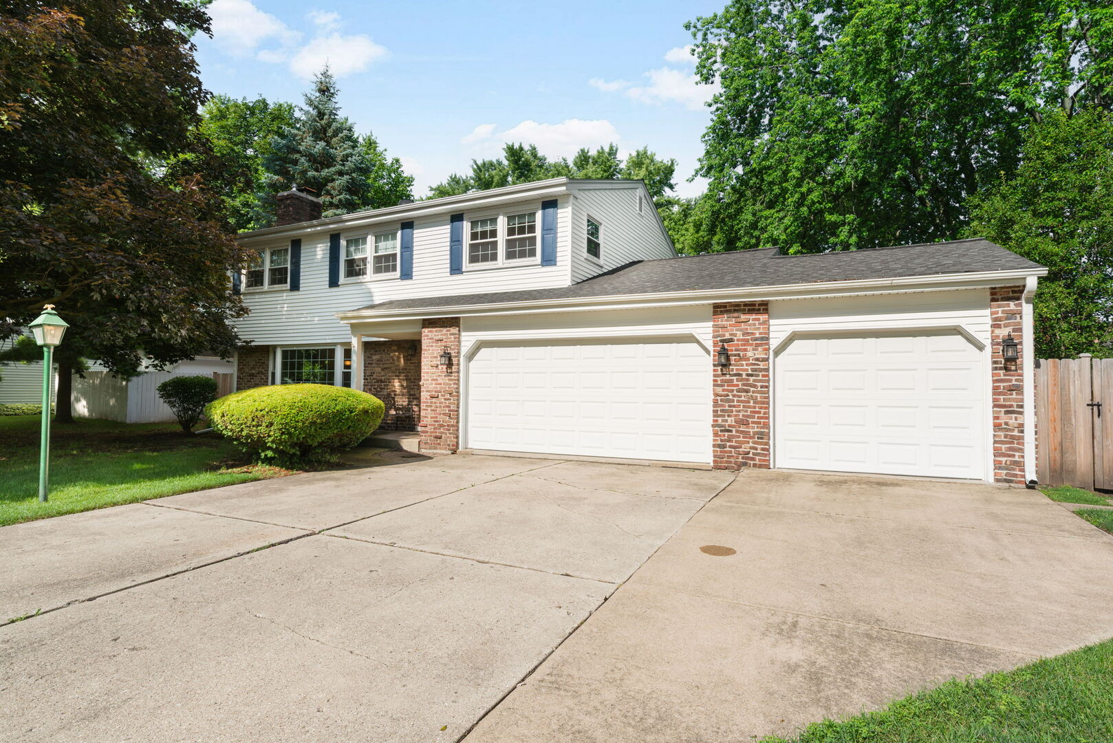 2-s054 Orchard Road Wheaton, IL 60189 - Photo 1 of 19 Gallery Image 1