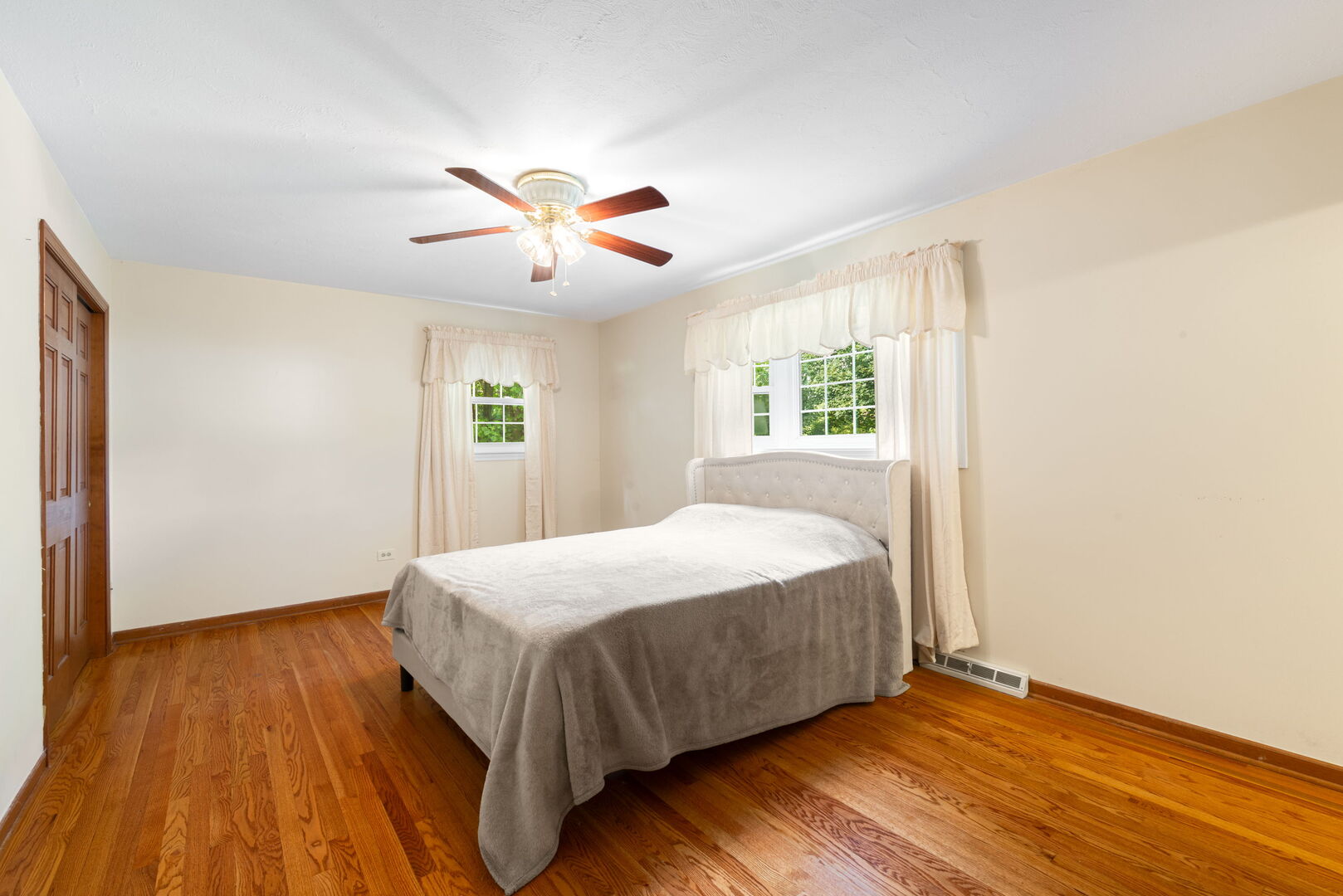 2-s054 Orchard Road Wheaton, IL 60189 - Photo 11 of 19 Gallery Image 11