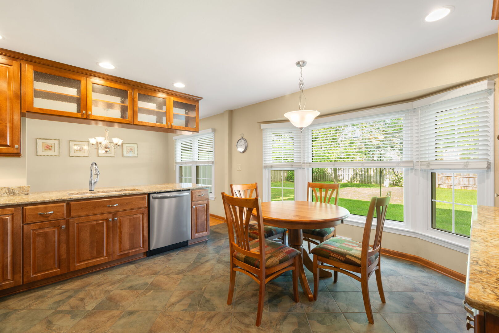 2-s054 Orchard Road Wheaton, IL 60189 - Photo 7 of 19 Gallery Image 7