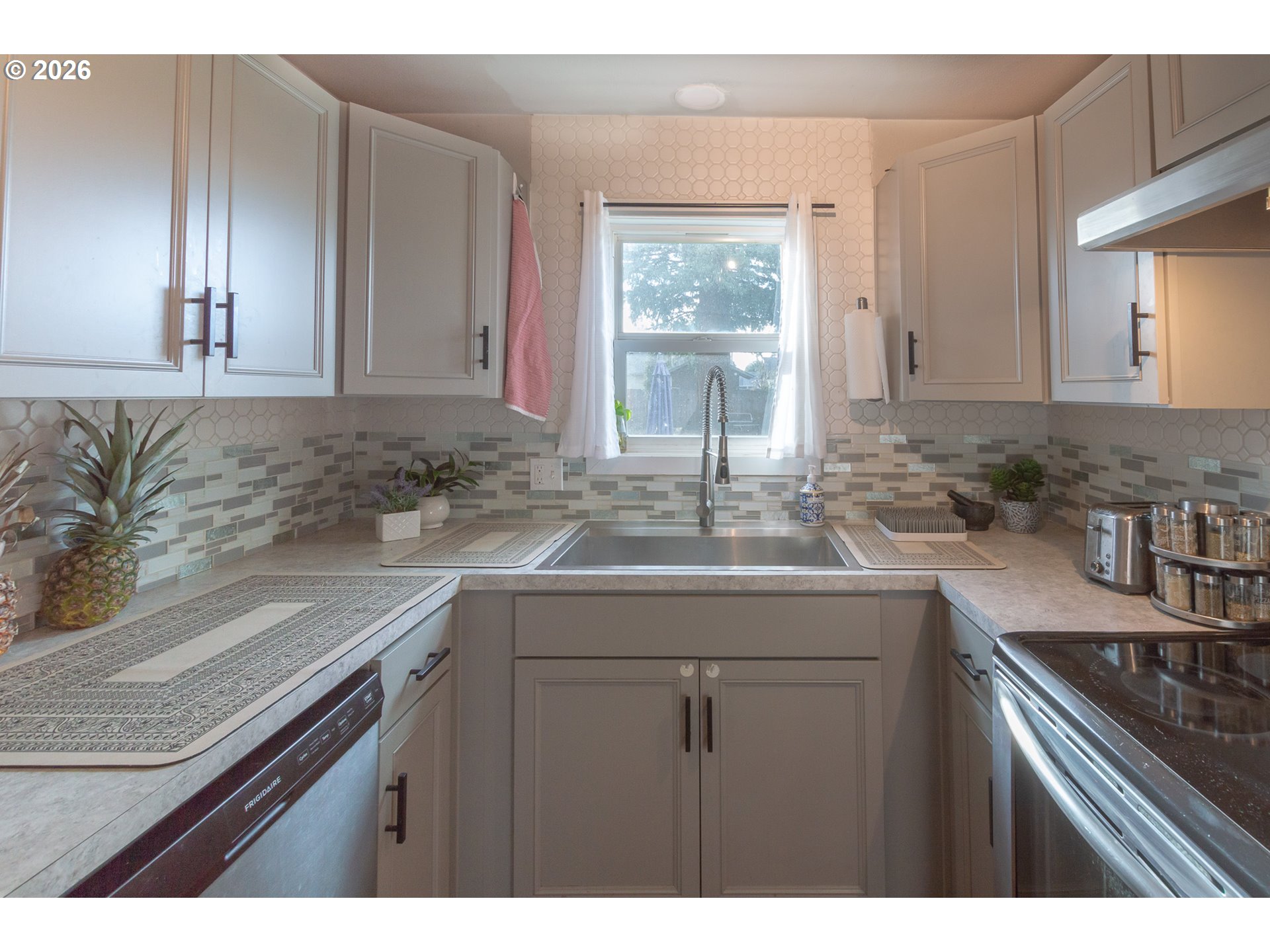 370 South 38th Street Springfield, OR 97478 - Photo 11 of 26