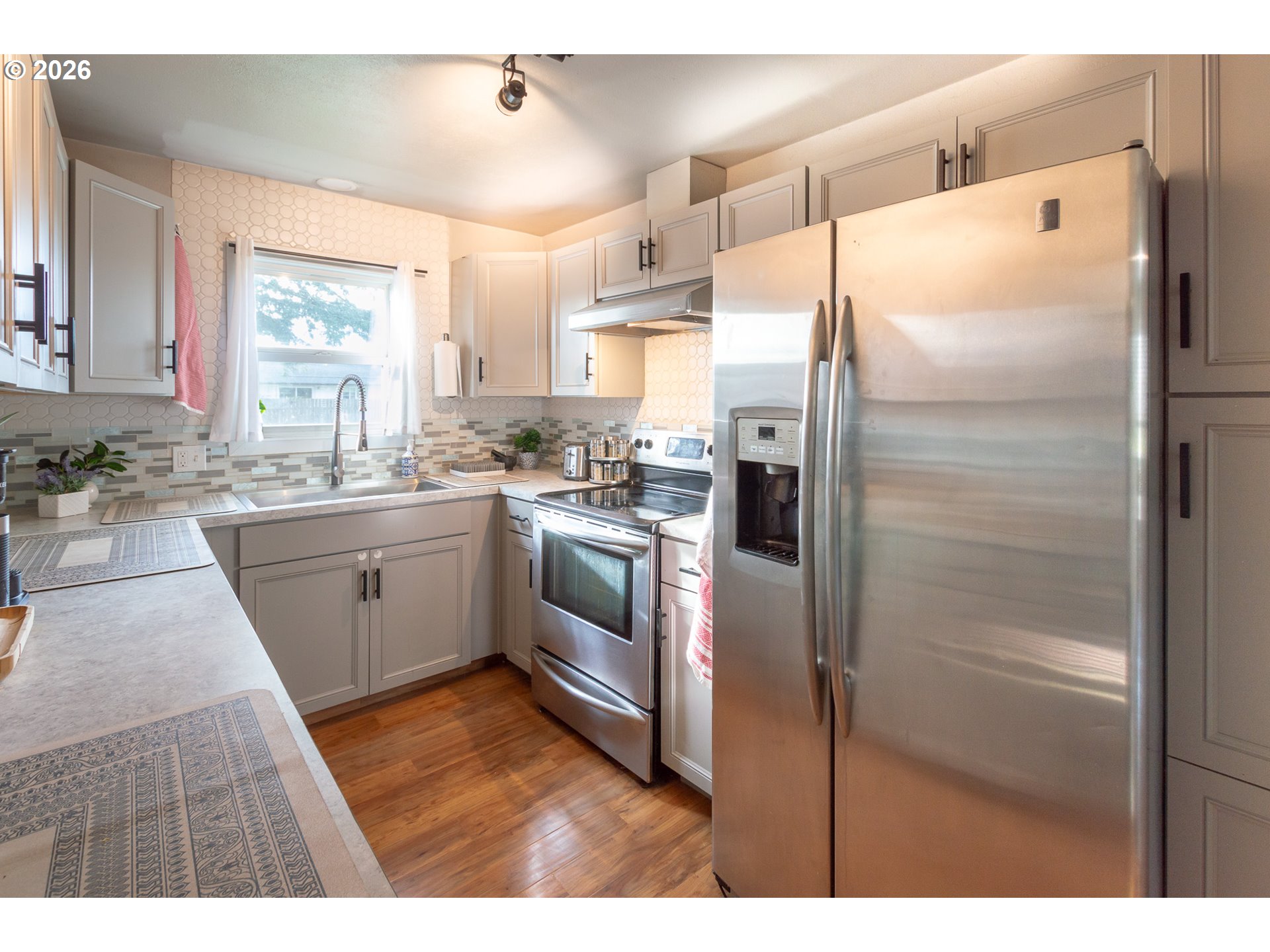 370 South 38th Street Springfield, OR 97478 - Photo 9 of 26