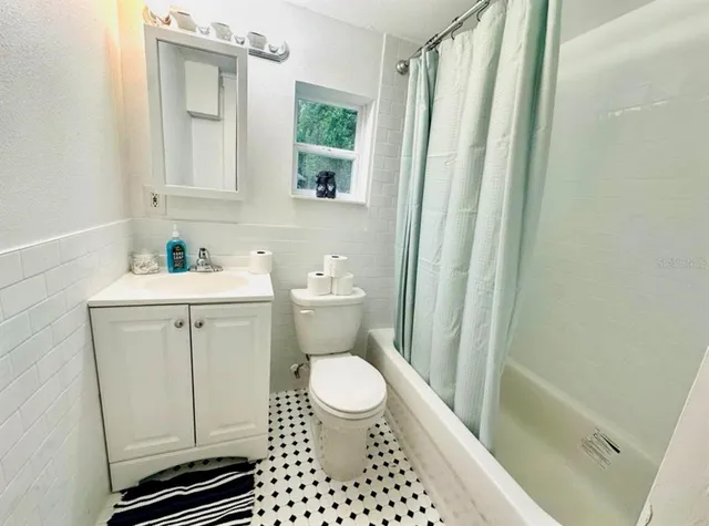 $2,950 | 7105 North 10th Street, Tampa, FL 33604