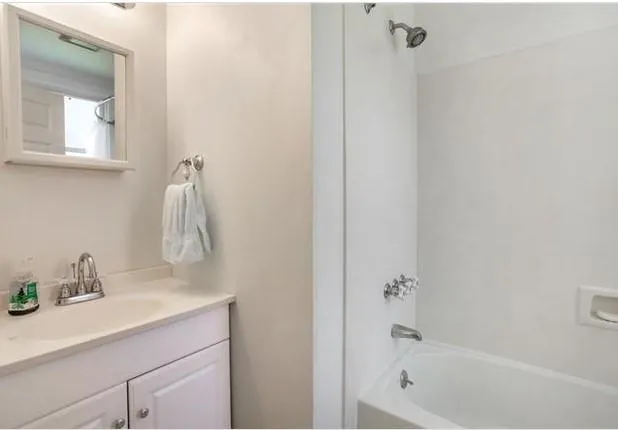 $1,100 | 5660 Ada Place, Unit 1/2, New Orleans, LA 70124