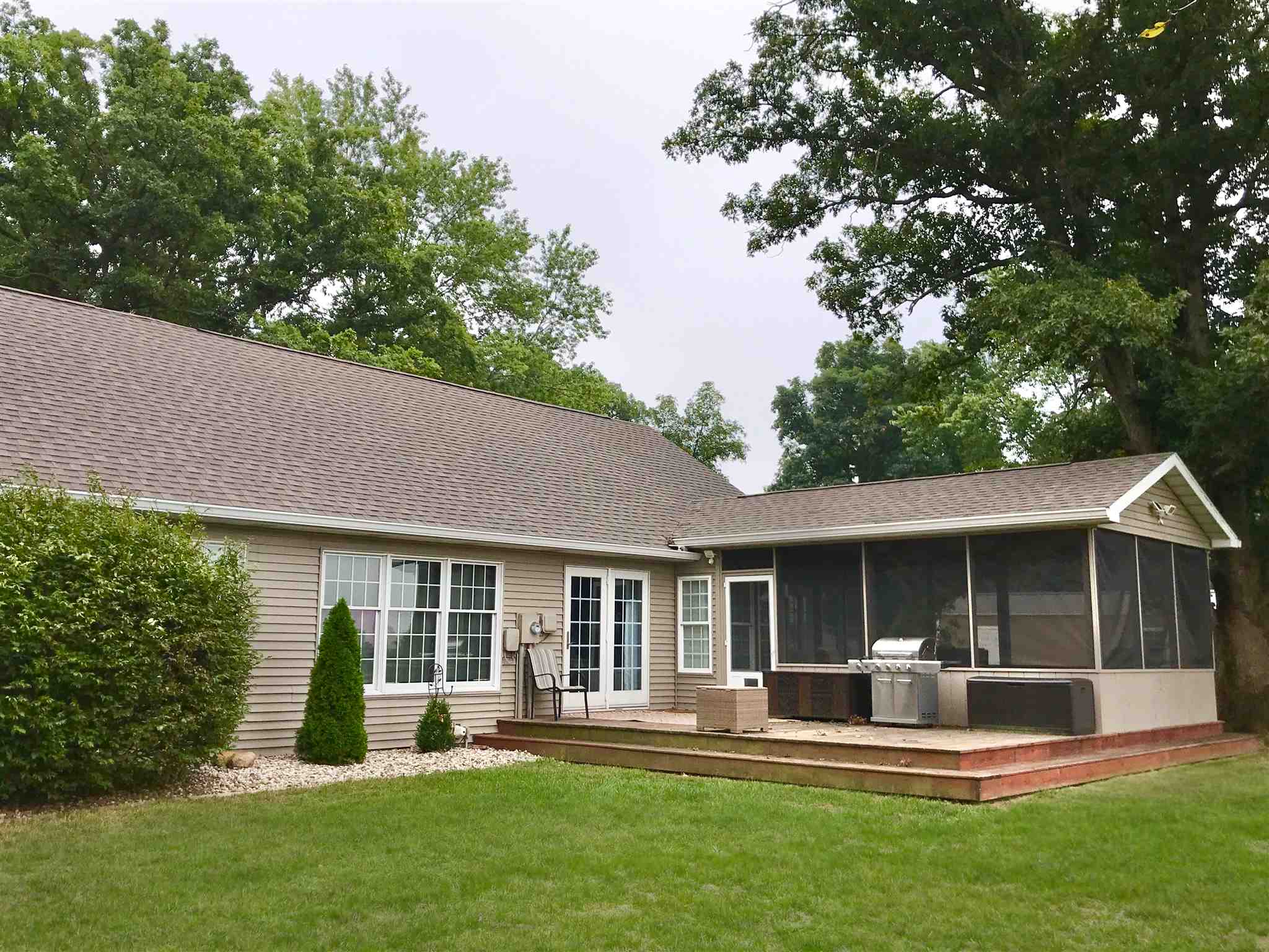 1086 North Prairiewood Drive Rochester, IN 46975 - Photo 2 of 33