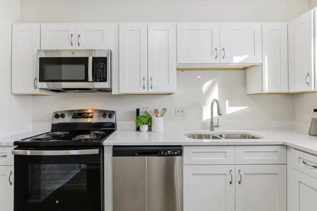 $175,000 | 330 Ford Road, Unit 4, St. Louis Park, MN 55426