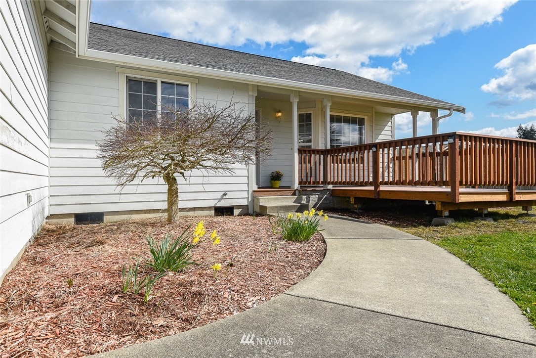 18230 Leitner Road Southwest Rochester, WA 98579 - Photo 2 of 27