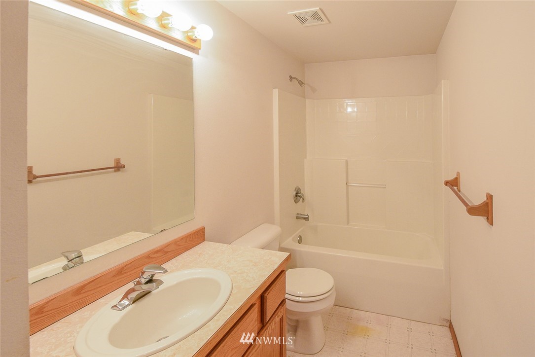 18230 Leitner Road Southwest Rochester, WA 98579 - Photo 15 of 27