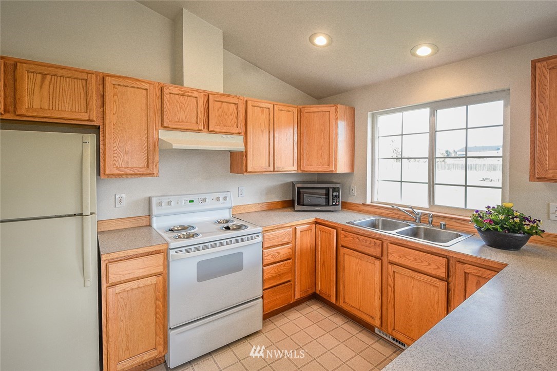 18230 Leitner Road Southwest Rochester, WA 98579 - Photo 9 of 27