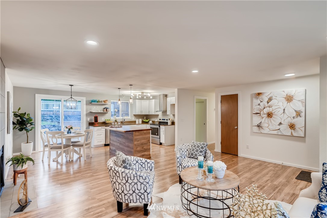 31404 3rd Place South Federal Way, WA 98003 - Photo 7 of 24 a living room with furniture and kitchen view