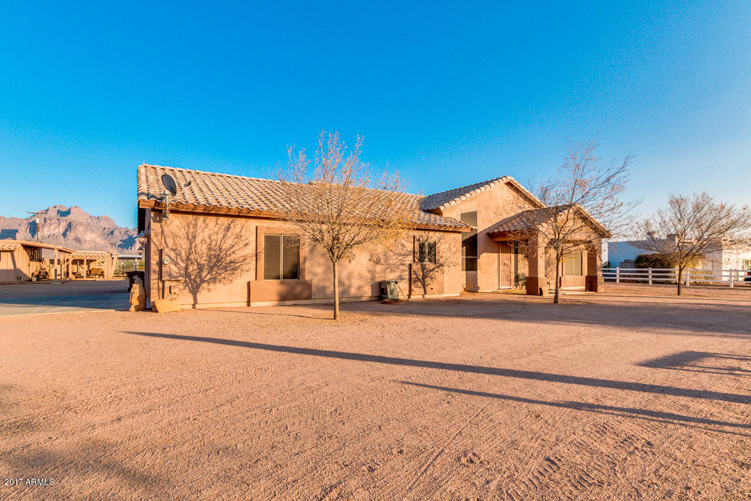 1687 North Wickiup Road Apache Junction, AZ 85119 - Photo 2 of 34 Front of Home