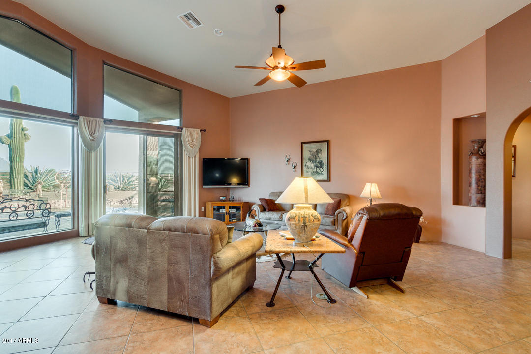 1687 North Wickiup Road Apache Junction, AZ 85119 - Photo 8 of 34 Great Room